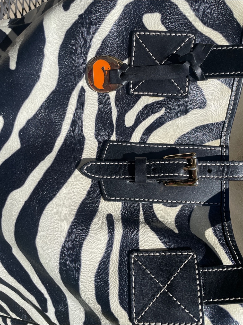 Dooney @ Bourke Large Zebra Print Tote. 18x11x6 HUGE w/ registration card. - Picture 3 of 12